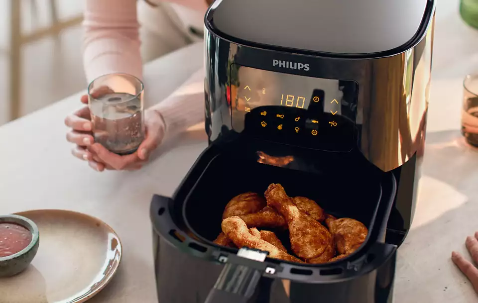 Si vous aimez les frites croustillantes sans l’excès d’huile ou les plats rapides mais savoureux, les airfryers pourraient bien être vos nouveaux meilleurs amis en cuisine. Ils promettent des plats dorés à point, tout en étant bien plus sains. On en voit partout, mais avec autant de modèles, c’est difficile de savoir lequel choisir, Comparatif des meilleurs airfryers 2024